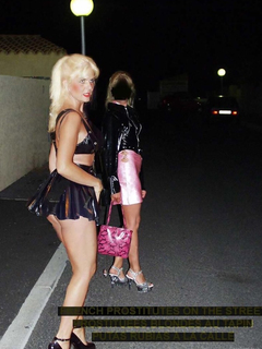 Coco, a vagabunda loira uma prostituta de rua e clube